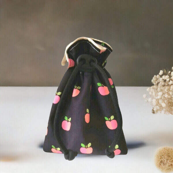 Futterbeutel schwarz Apfel