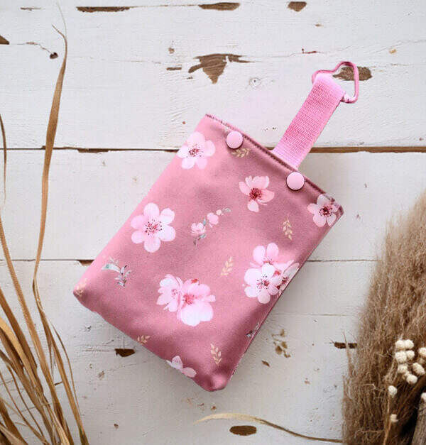 Futterbeutel Leckerli Tasche für Hunde altrosa Blumen Motiv
