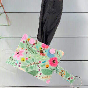 Hunde Kotbeuteltasche Kotbeutelspender grün mit Blumen Motiv Handarbeit