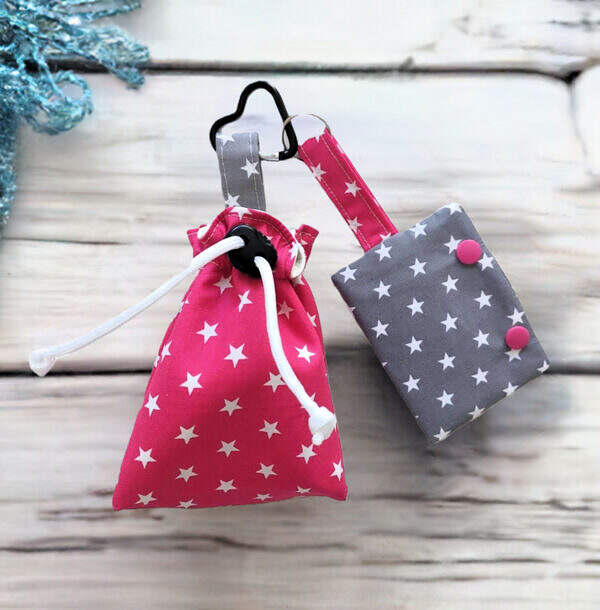 SET Futterbeutel und Kotbeutelspender Pink und Grau mit Sterne Motiv