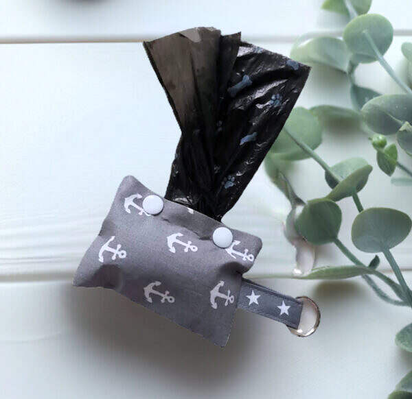 Hunde Kotbeuteltasche super praktisch Kotbeutelspender grau mit weißen Anker Motiv
