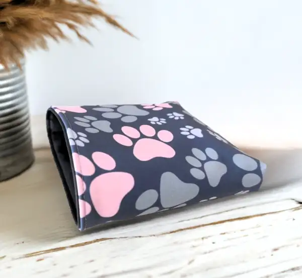 Futtertasche grau rosa Pfoten
