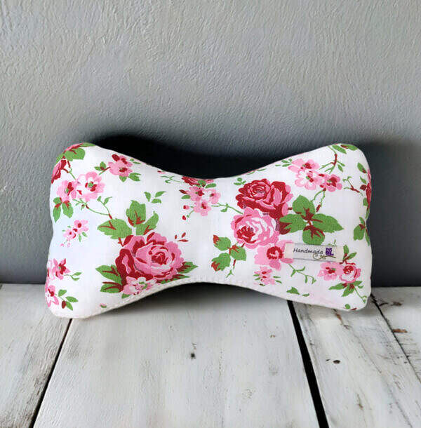 Leseknochen Buchstütze Nackenkissen Dekokissen weiß mit Rosen Motiv