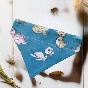 Hundehalstuch Halstuch mit Tunnel für Halsband Petrol mit Dinosaurier Motiv