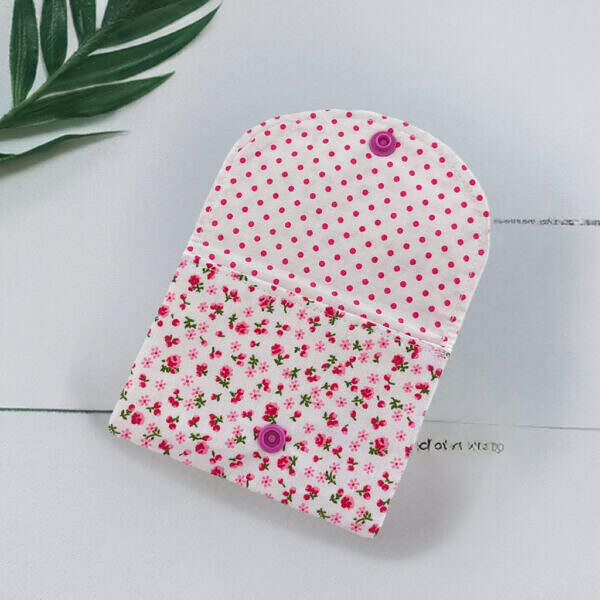 Minitäschchen Täschchen außen weiß mit Streublumen Motiv innen mit pink Pünktchen