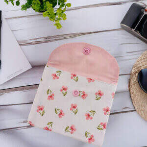 Minitäschchen Täschchen außen weiß mit Blumen Motiv innen rosa