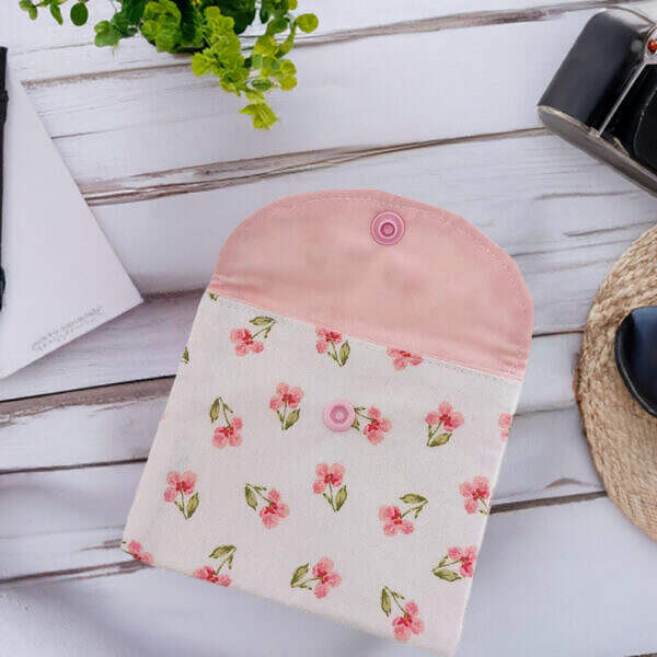 Minitäschchen Täschchen außen weiß mit Blumen Motiv innen rosa
