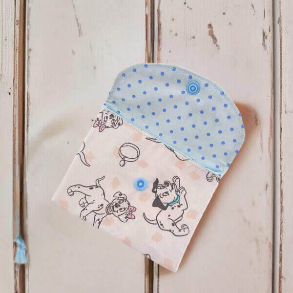Minitäschchen Täschchen außen creme mit Dalmatiner Motiv innen hellblau blaue Pünktchen