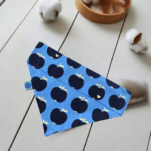 EINZELSTÜCK ZUM ANGEBOTSPREIS Hundehalstuch mit Tunnel blau mit Apfel Motiv